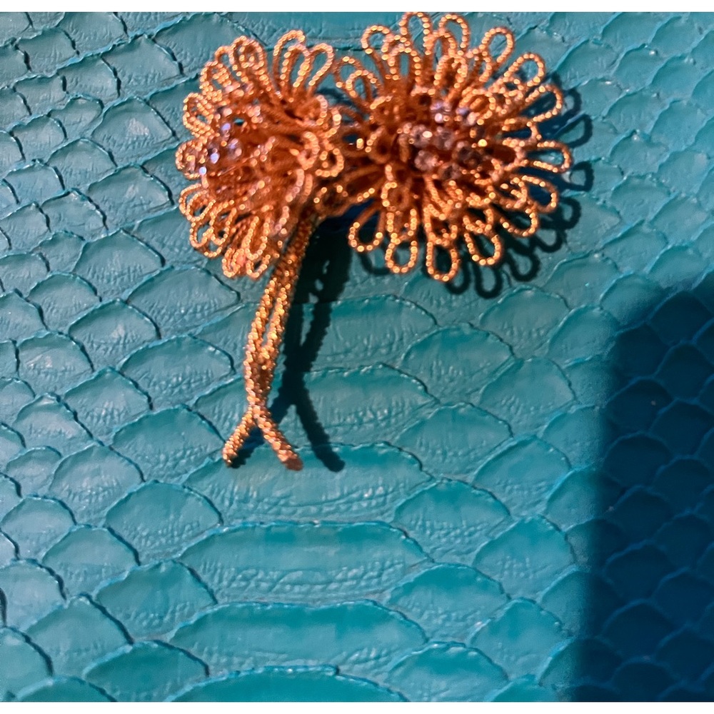 VINTAGE BROOCH FOR WOMEN COLOR GOLD